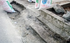 Đào đường, phát lộ đá bó vỉa Sài Gòn xưa bị 