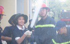 500 học sinh trải nghiệm làm cảnh sát phòng cháy chữa cháy