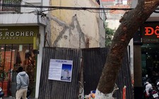 Sập cần cẩu thi công trụ sở công an phường, một người bị thương nặng