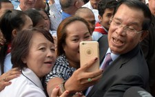 Khi Thủ tướng Campuchia chơi Facebook