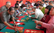 ​Viết thư pháp xuân làm từ thiện