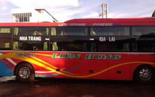 Cảnh sát nổ súng yêu cầu dừng xe khách