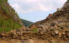 Quảng Ninh: sạt lở núi đá trong đêm, 3 người mất tích