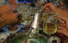 Ngày Tết, coi chừng ngộ độc do say xỉn