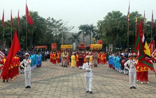 Lãnh đạo TP.HCM viếng nghĩa trang Liệt sĩ