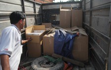 Tài xế xe tải chở thuốc lá lậu “bỏ của chạy lấy người”