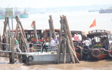 Mùng 3 khách du xuân đổ về miền Tây
