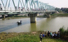 Cứu người nhảy cầu tự tử, một người chết, một mất tích