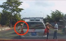 ​Dàn cảnh bán hàng rong, trộm túi xách ở phà Vàm Cống