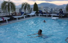 Làm việc quá sức gây nhiều bệnh