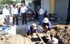 Làm ngày, làm đêm kéo nước ngọt 