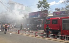 Cửa hàng cháy lan, náo động trung tâm TP Pleiku