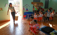 Đắk Lắk: giáo viên thay nhau đi... xin nước sinh hoạt