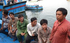 Tàu sắt có chữ Trung Quốc tông chìm tàu VN