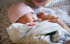 Phó giám đốc sở xin từ chức vì sinh con thứ ba