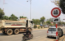 Hàng loạt biển báo 