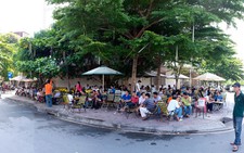 Đòi mạnh tay với quán vỉa hè nhưng...cứ ăn