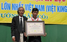 “Hai lúa” chế bộ cờ tướng lớn nhất Việt Nam