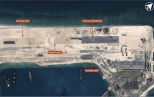 Máy bay quân sự Trung Quốc đáp phi pháp xuống đá Chữ Thập