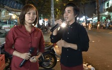 Nghệ thuật đường phố: đôi vợ chồng hát rong ở quận 4