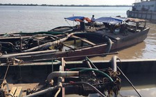 Bắt 3 ghe tàu bơm hút cát trái phép trên sông Tiền