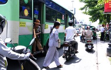 Một người Ấn Độ thấy đèn xanh đèn đỏ ở VN 