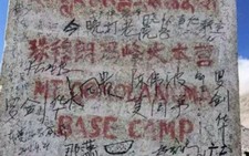 Bêu tên du khách Trung Quốc bôi bẩn 