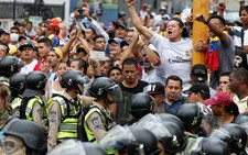 Venezuela: người biểu tình đụng độ cảnh sát