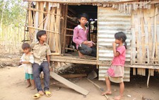 13 tuổi nuôi 6 đứa em