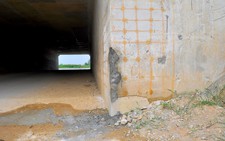 Ximăng mất nước khiến bêtông như “kẹo lạc không đường”