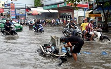 49 tuyến đường TP.HCM ngập  do mưa, triều cường