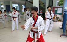 Học sinh tiểu học Nhật mùa hè được tự động...đi chơi