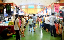 Người Hà Nội tấp nập mua hàng...Thái