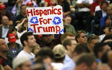 Donald Trump: Hồn Dân chủ, da Cộng hòa