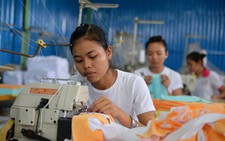 “Tiếp oxy” cho doanh nghiệp: Giảm thuế rất cần nhưng chưa đủ