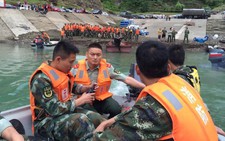 Chìm tàu du lịch ở Tứ Xuyên, 14 người mất tích
