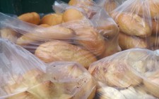 Cạnh tranh bán bánh mì, con rể chém cha vợ