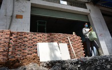 Nâng đường chống ngập chắn nhà dân: bồi thường hay hỗ trợ?