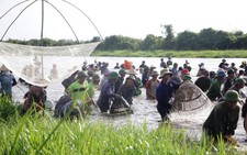 ​Độc đáo lễ hội cả làng mang nơm, lưới đi đánh cá