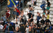 Điểm tin tối 14-6: UEFA phạt Nga 150.000 euro vì để CĐV làm loạn