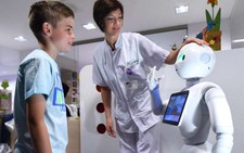 Bệnh viện Bỉ dùng robot làm tiếp tân