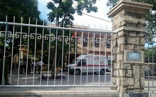 Vào trụ sở công ty nhảy lầu tự vẫn