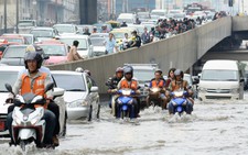 Thủ đô Bangkok chìm trong biển nước vì mưa lớn