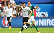 ​Mesut Ozil chuyền bóng chính xác gần 99%