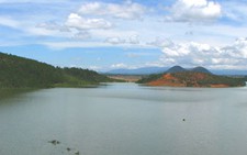 200 người tìm nạn nhân lật thuyền trên hồ Đại Ninh