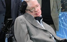 Stephen Hawking: Ô nhiễm và sự ngu ngốc là mối nguy lớn 