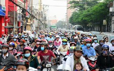 Hạ tầng TP.HCM: dự án kẹt vốn, đường kẹt xe