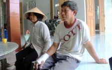 Nhóm người nước ngoài đi xe hơi dàn cảnh giật tiền