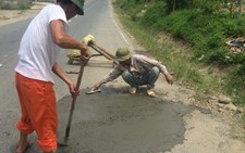 Đăng hình dân sửa đường, bị thanh tra đến làm khó dễ?
