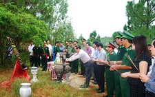 Dâng hương tưởng niệm Đại tướng Võ Nguyên Giáp